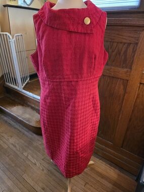 Sleeveless Fuchsia Midi Sheath Dress with Gold Accent